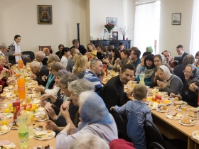 чаепитие на празднике петербургской общины глухих